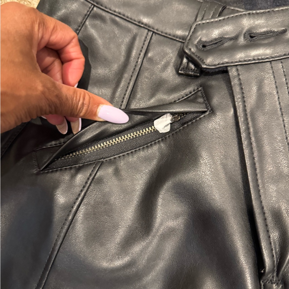 🚨SOLD🚨GAP Women's Faus Leather Black Straight Leg Biker Pants NWT - Picture 5 of 9
